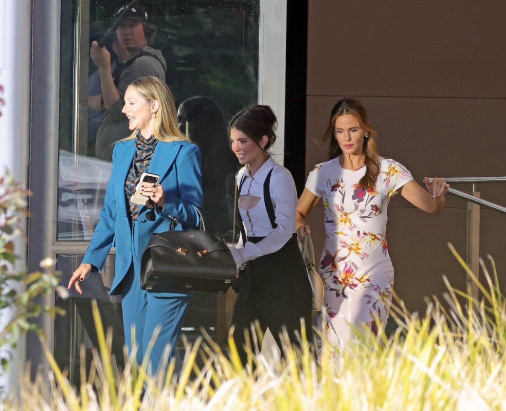 Jennifer garner and judy greer will appear in the reboot of 13 going on 30